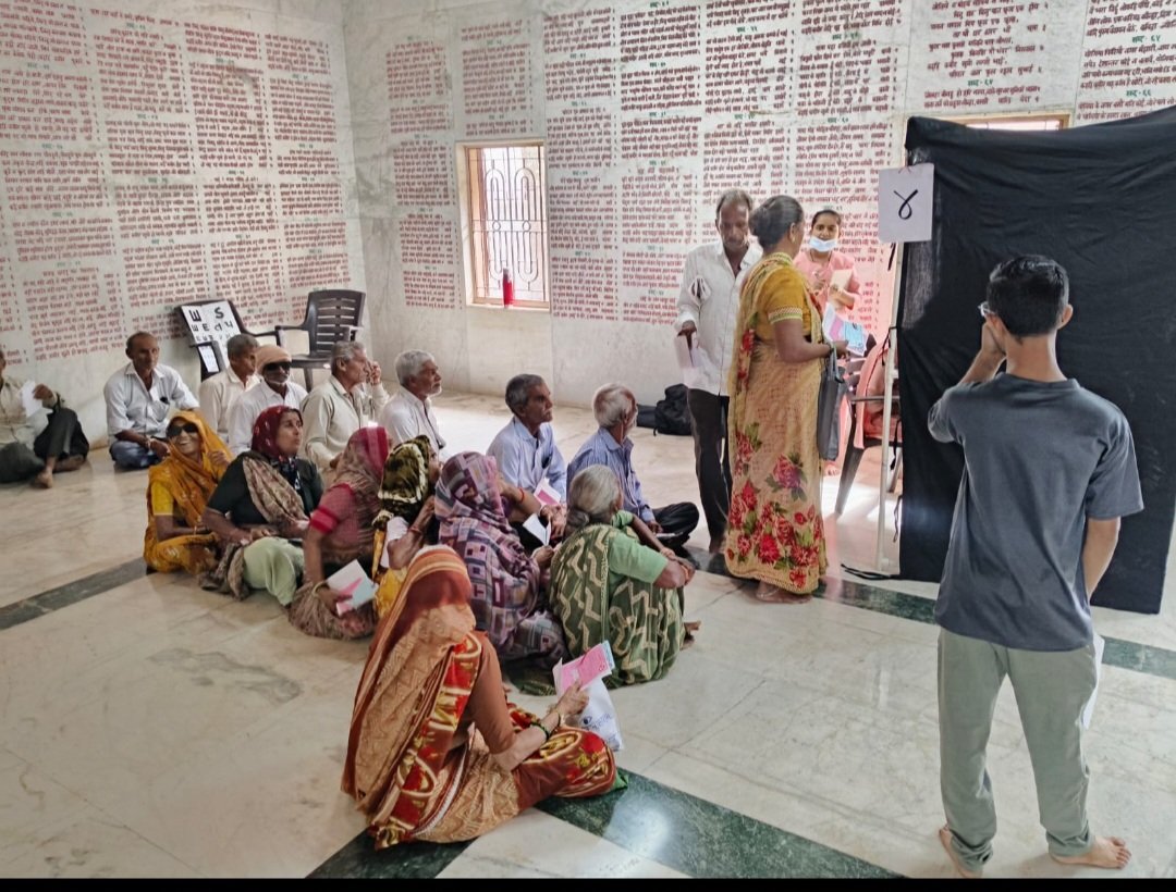 સાવરકુંડલાની કબીર ટેકરી ખાતે નિશુલ્ક નેત્ર નિદાન અને નેત્રમણી આરોપણ કેમ્પ યોજાયો.