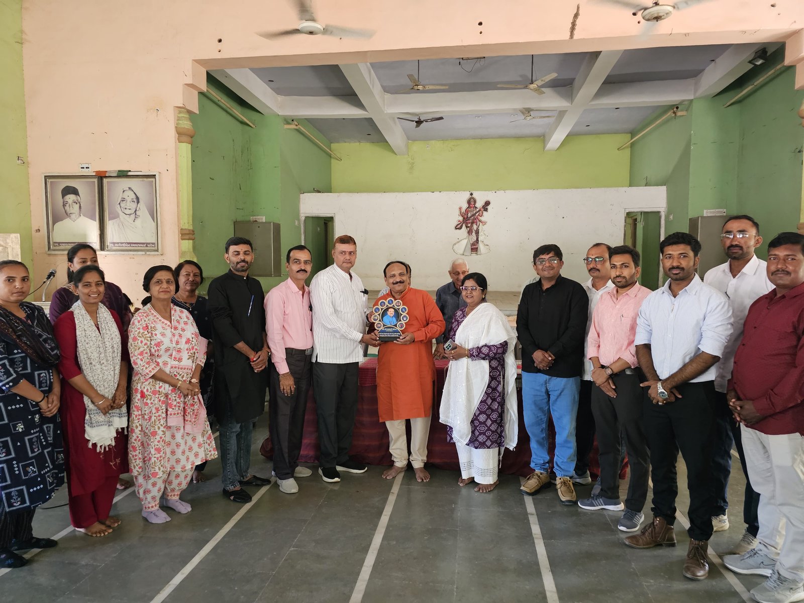 સાવરકુંડલા શહેરમાં આવેલ જે.વી. હાઈસ્કૂલમાં સંગીત શિક્ષક  સંજયભાઈ મહેતાનો હૃદયસ્પર્શી વિદાય સમારંભ યોજાયો