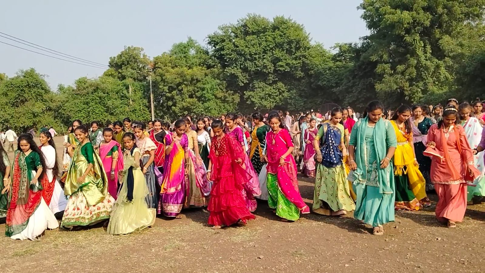 શ્રી કર્મયોગ વિદ્યાસંકુલ હબુકવડ માં નવરાત્રિ પર્વની ધામધૂમ થી કરવામાં આવી ઉજવણી.