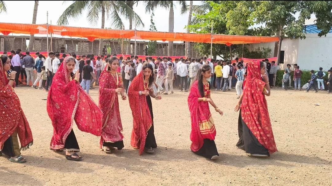 તળાજા:ઓઝોન સ્કૂલ ઓફ સાયન્સ હાજીપર ખાતે રાસ ગરબા અને આનંદમેળાનું આયોજન