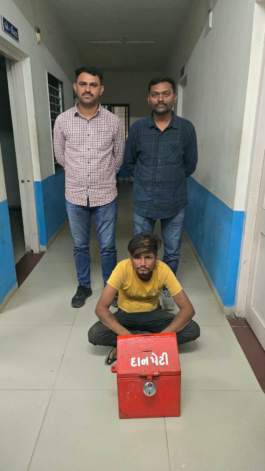 જાફરાબાદ તાલુકાના વઢેરા ગામે મંદીરની દાનપેટ્ટીની ચોરી કરનાર ઇસમને ગણતરીની કલાકોમાં પકડી પાડી, ચોરીનો અનડીટેકટ ગુનો ડીટેકટ કરતી અમરેલી એલ.સી.બી. ટીમ